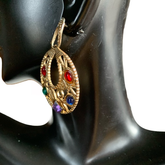 VINTAGE GOLD TONE FILAGREE FAUX JEWELS DISC POST PIERCED BACK EARRINGS - Picture 3 of 10